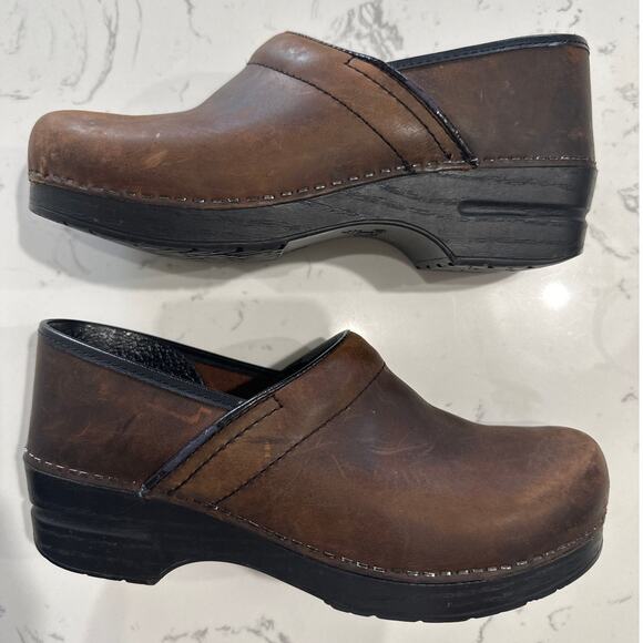Dansko Professional Antique Oiled Brown EUR 40 US 9.5-10 Professional Clog, EUC - Picture 1 of 11